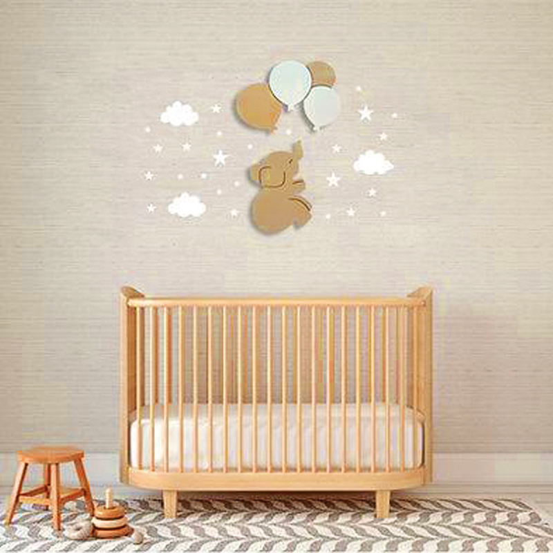 ديكور الفيل مع البالونات – خلفية فاتحة