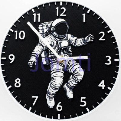 ساعة حائط رائد الفضاء العائم