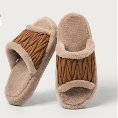 شبشب نسائي دافئ في الشتاء من قماش جلدي وتصميم مبطن ونعل خارجي مضاد للانزلاق ومريح للمنزل والمكتب.