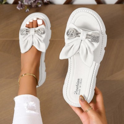 صندل نسائي صيفي بنعل سميك. شبشب ذو نعل ناعم للترفيه في الهواء الطلق. صنادل الشاطئ متعددة الاستخدامات