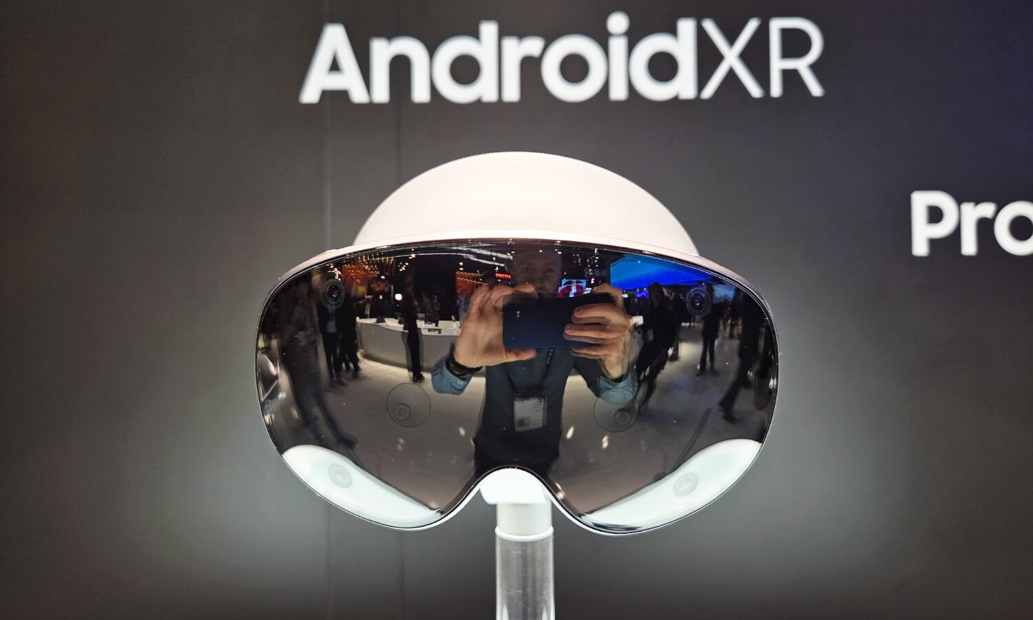 On a vu de (très) près l'Apple Vision Pro de Samsung sous Android XR