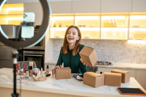 Grow your online sales with Live Shopping