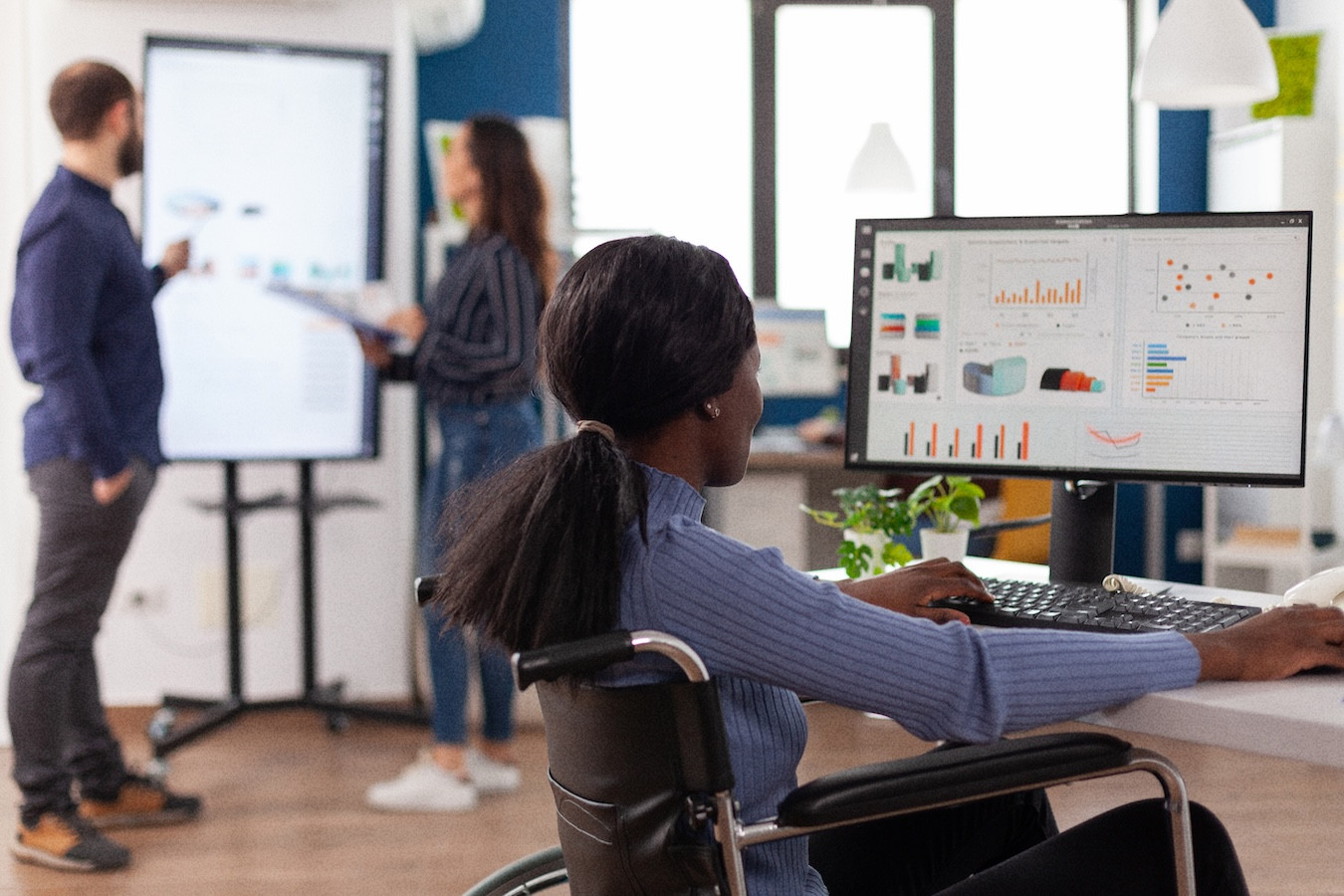 How do you prepare a business plan before launching an ecommerce site?