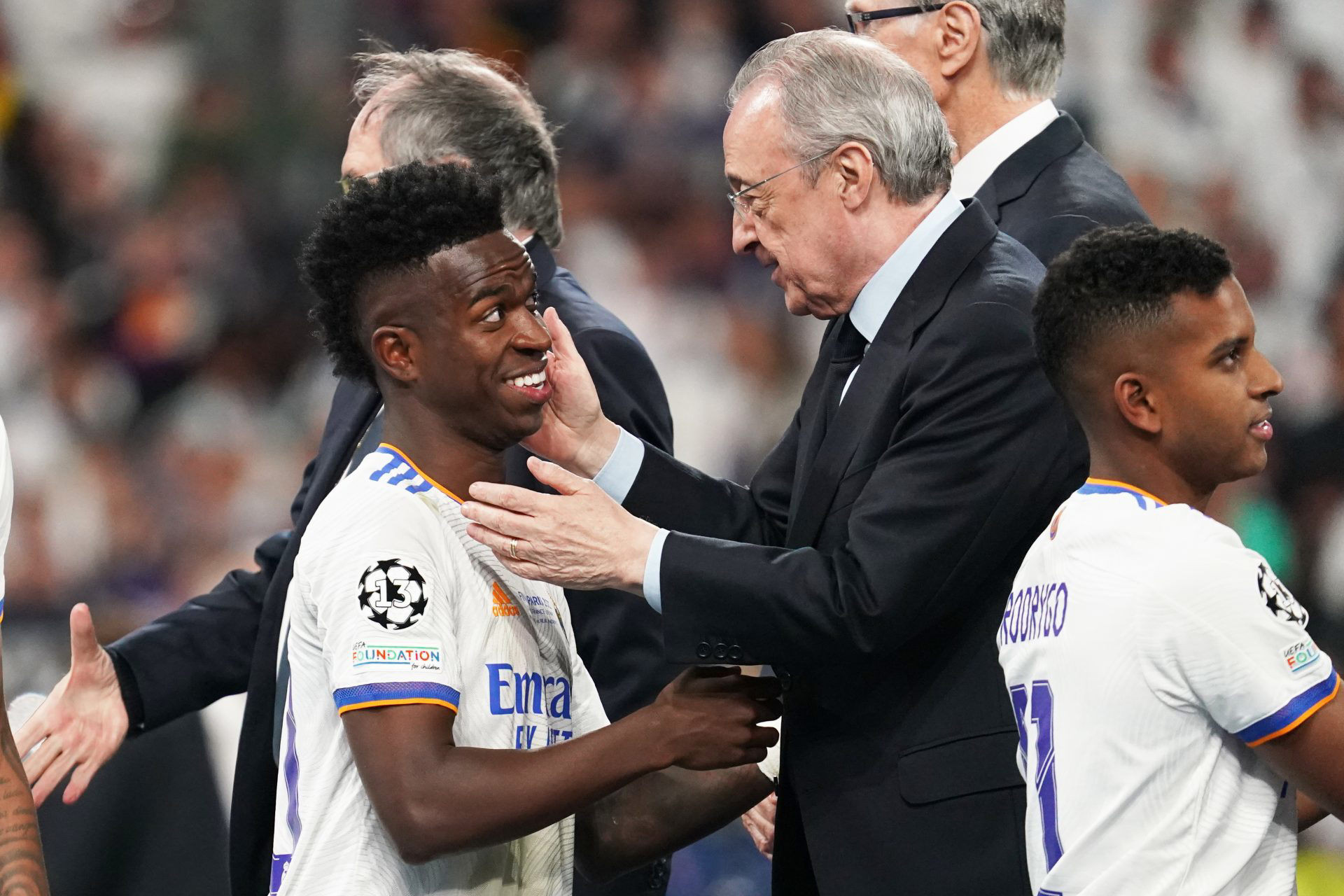 غموض يلف مستقبل فينيسيوس بعد توقف مفاوضات التجديد مع ريال مدريد