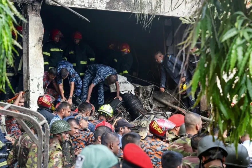 20 قتيلا جراء اصطدام طائرة عسكرية بنغلادشية بمدرسة في دكا
