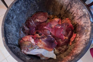 لحوم فاسدة وزيوت طهي ملوثة.. إغلاق محلات للمأكولات بمدن الشمال