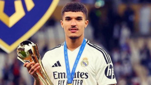 ديبورتيفو ألافيس يقترب من حسم صفقة المدافع المغربي يوسف لخديم