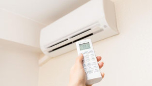 حمضي: المكيفات الكهربائية مهمة في الصيف لكنها قد تتحول إلى خطر صحي