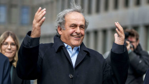 ميشال بلاتيني ضحية سرقة غامضة تطال إرثه الرياضي