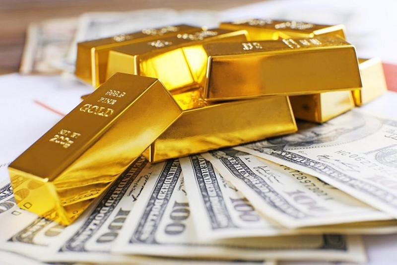 سعر الذهب يرتفع مع انخفاض الدولار