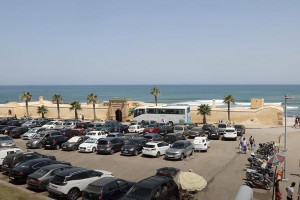 مواقف الشواطئ تربك مصطافين