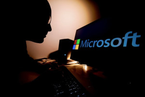 هجوم "يوم الصفر" يهدد خوادم حكومية وتجارية حول العالم