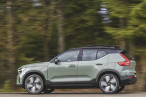 "فولفو" تحذر من مكابح سيارات كهربائية وهجينة