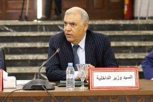 وزارة الداخلية تشدد على ضرورة الاقتطاع من أجور الموظفين المضربين