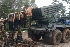 النزاع بين تايلاند وكمبوديا يحرك الأسلحة