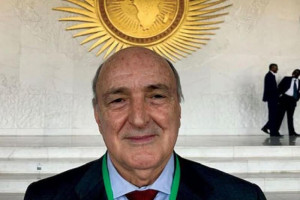 الاتحاد الإفريقي يجدد الثقة في بلعيش