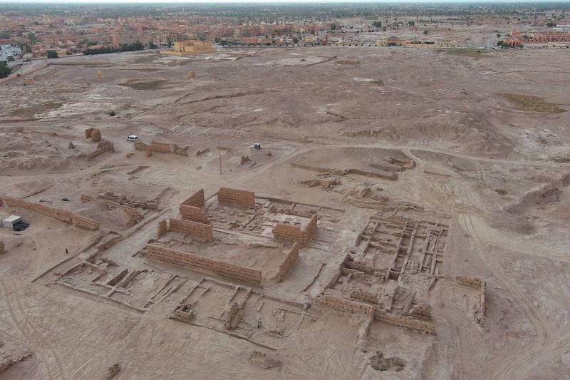 تنقيبات سجلماسة تكشف عن أقدم مسجد مؤرخ وكنوز أثرية في المغرب