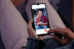 تسريب 72 ألف صورة لنساء من "تطبيق أمريكي للمواعدة"