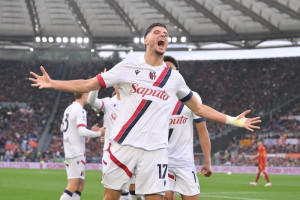 أوكسير الفرنسي يضم أسامة العزوزي