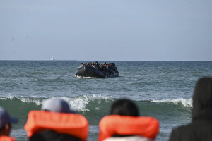 وفاة مهاجر أثناء محاولة عبور المانش