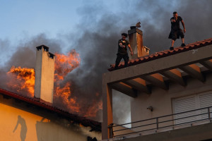 مساعدات لليونان بهدف مكافحة الحرائق