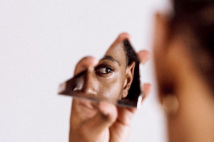 إنتاج التمييز دون وعي .. هل نحن عنصريون بـ"حسن نية"؟