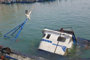 مراكب صيد مهملة بموانئ المغرب .. صمت الإدارات وتشابك الاختصاصات