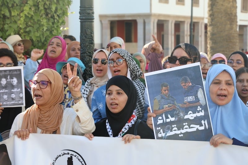 "اغتيال الحقيقة" .. ناشطون مغاربة يدينون قتل إسرائيل الصحافيين الفلسطينيين