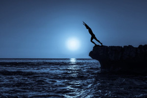 حوادث غرق تدق ناقوس الخطر بشأن السباحة الليلية في شواطئ المغرب