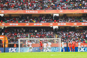 الكاف تعاقب المنتخب المحلي المغربي