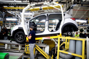 مصنع سيارات في صربيا يراهن على المغاربة لتغطية خصاص اليد العاملة