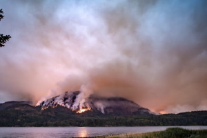 الحرائق تطبق الخناق على جنوب أوروبا