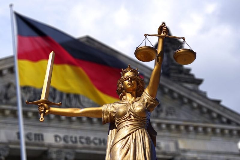 محاكمة أم في ألمانيا بتهمة قتل رضيعتيها التوأمين