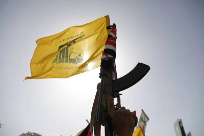 لبنان رهينة بندقية "حزب الله" .. السلاح أولًا والدولة آخرًا