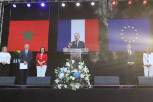 فرنسا تؤكد توسيع الشراكة بالصحراء