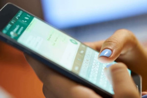 لجنة الطلبيات العمومية تقر بمشروعية "واتساب" في مسطرة التبليغ بالخدمة