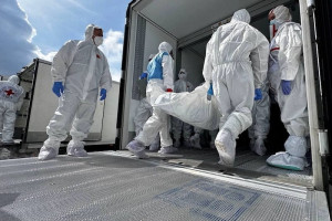 روسيا تسلّم أوكرانيا جثث ألف جندي