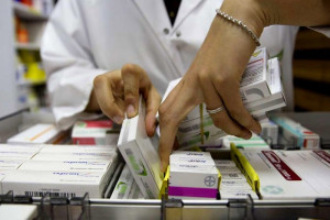 مشاورات حكومية لإقرار مرسوم سعر الأدوية.. وأرباح الصيدليات خارج التعديل