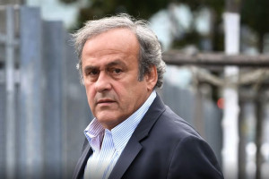 سرقة كؤوس وميداليات تستهدف أسطورة الكرة الفرنسية بلاتيني