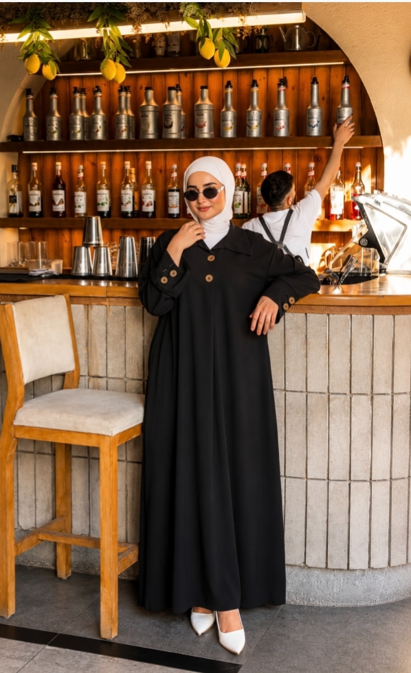 كسوة راقية في اللون الأسود تليق بجميع النساء