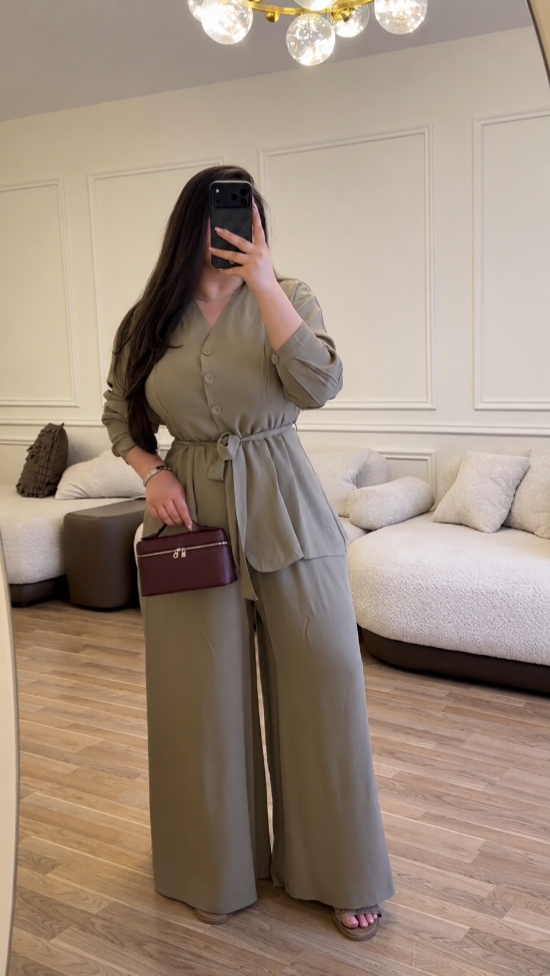 أونسومبل شيك باللون الباج أنيق و مناسب لجميع النساء و فقط ب 160 درهم