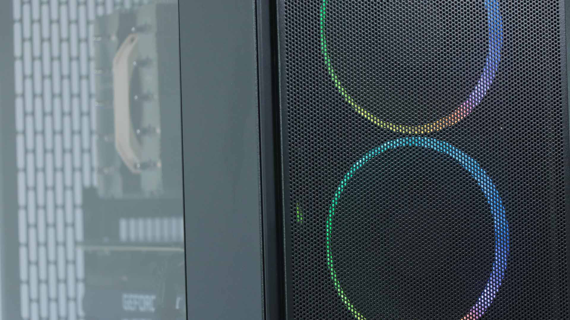 Fractal Design Epoch : un boîtier PC élégant, bien ventilé et taillé pour du musclé ?