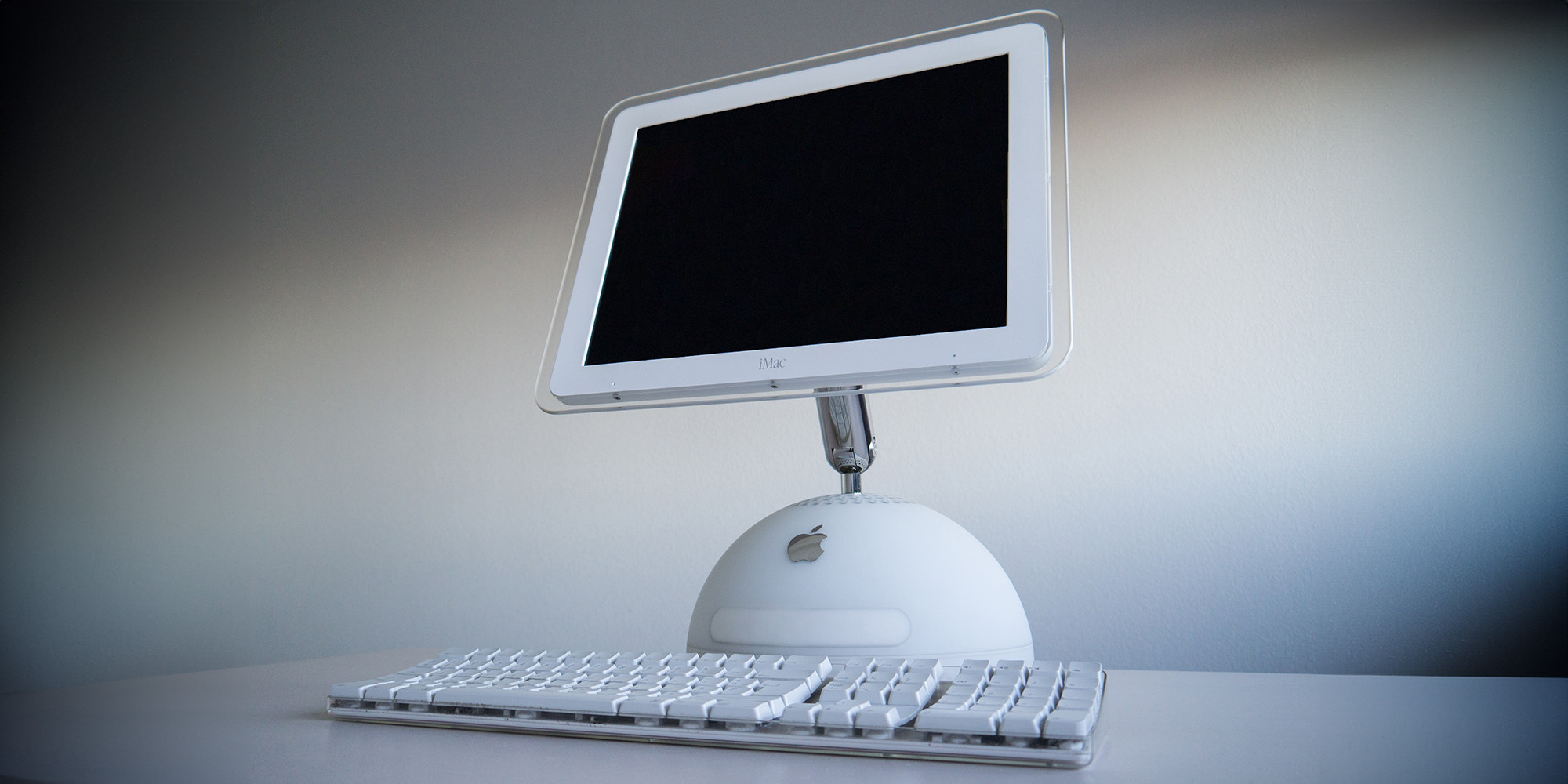 Explore 20 years of Mac UI design through emulations of a single app