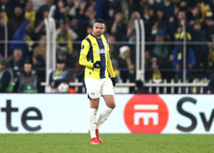 النصيري يقود فنربخشة لثمن النهائي