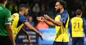 بوفال يتألق بأسيست ضد أياكس لكن فريقه يقصى