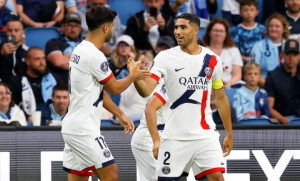 باريس يتأهل إلى نصف النهائي بقيادة حكيمي