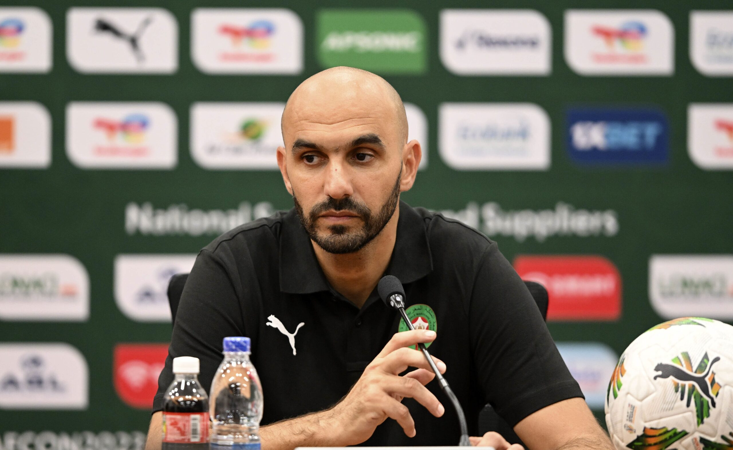 المنتخب المغربي بين العاطفة والاستحقاق: هل تؤثر قناعات الركراكي على الأداء؟