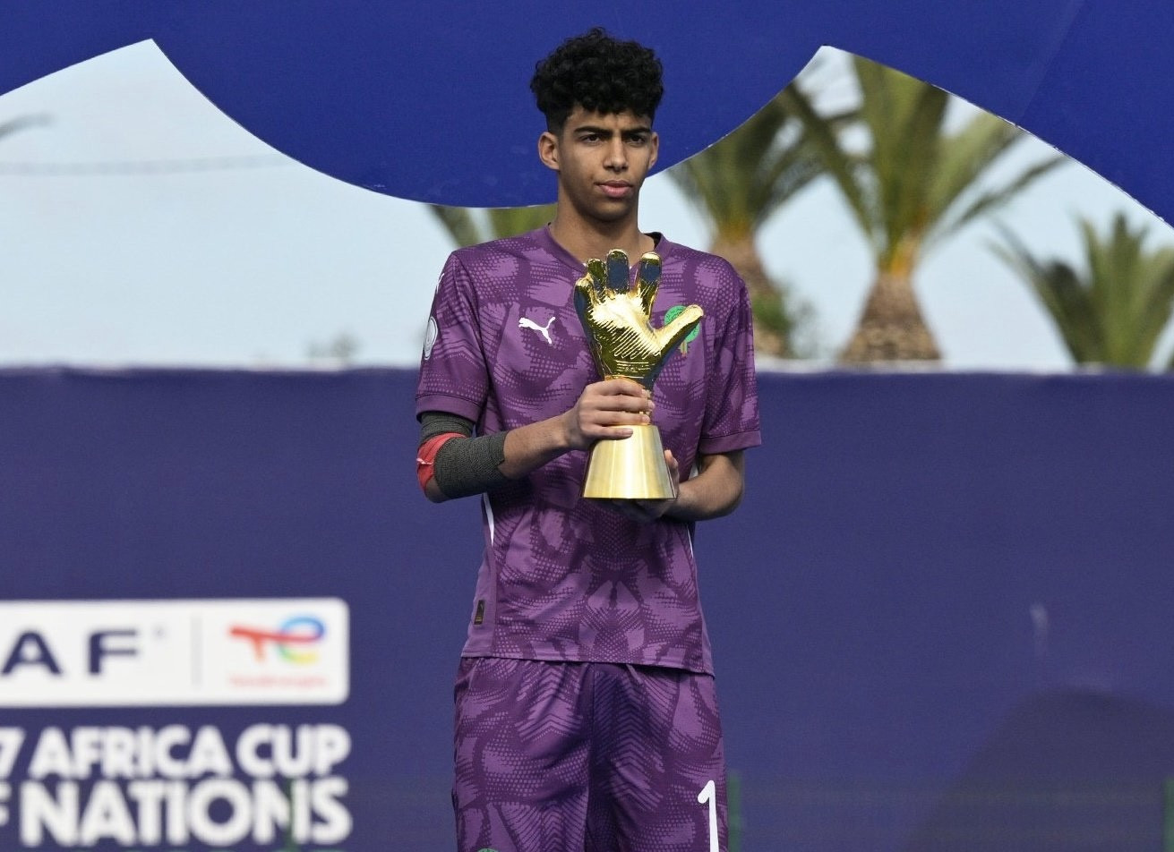 شعيب بلعروش، سد منيع و نجم جديد في سماء إفريقيا