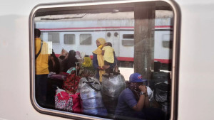 Egypt funds free train rides for Sudanese refugees returning home