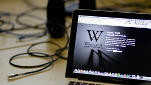 UK online legislation threat to operations,Wikipedia to argue in court